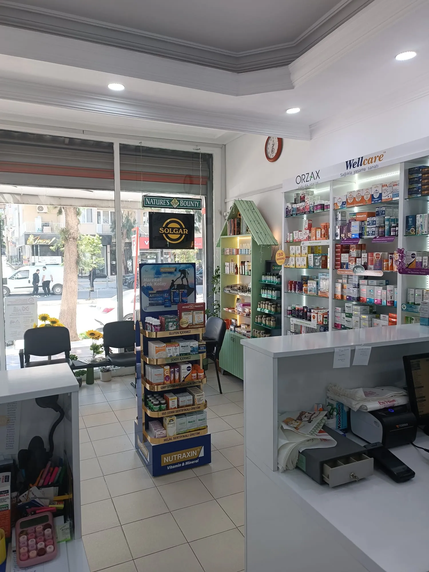 Eczane içi görünüm 3